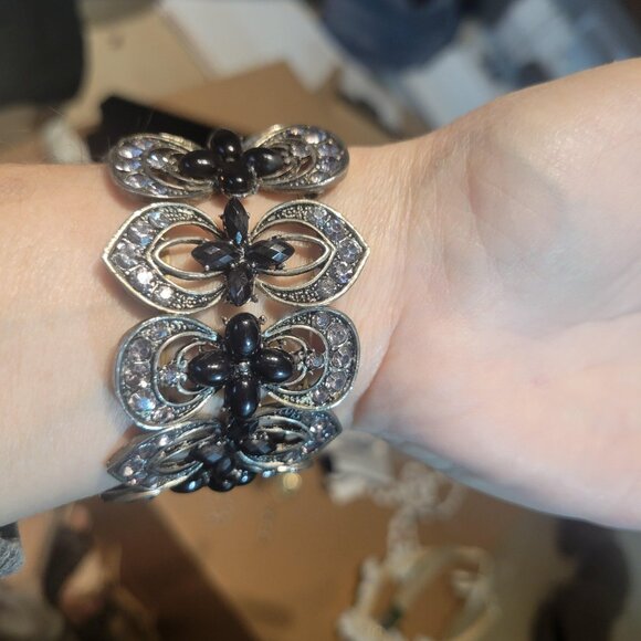 Dramatic Vintage Black & Faux Diamond Stretch Cuff Bracelet - Picture 4 of 4